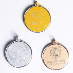 tres Medallas de aluminio con inscripciones